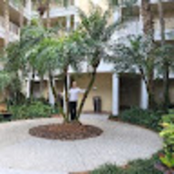 Meet your Posher, Tanya - Picture 1 of 1